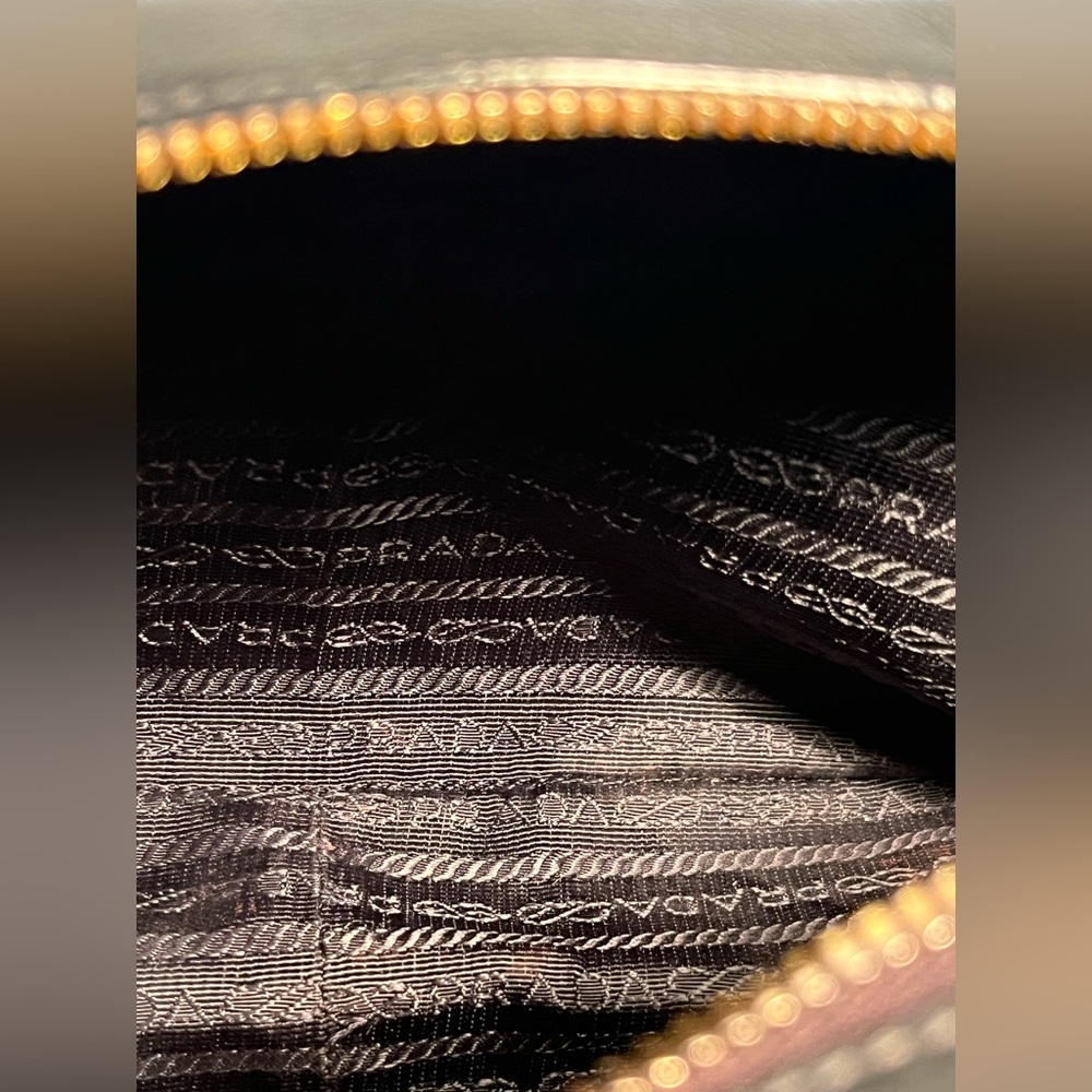 PRADA MILANO  (EMBOSSED LOGO) Glace calf Leather Black Shoulder Bag 🎩🎩🎩🎩🎩🎩 - Picture 15 of 16